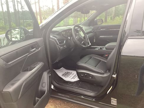 New 2026 GMC Acadia Elevation w/ Elevation Premium Package FWD image 9