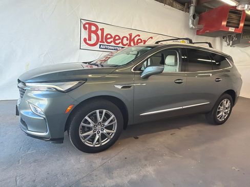 Used 2023 Buick Enclave Essence w/ Experience Buick Package AWD/4WD image 2