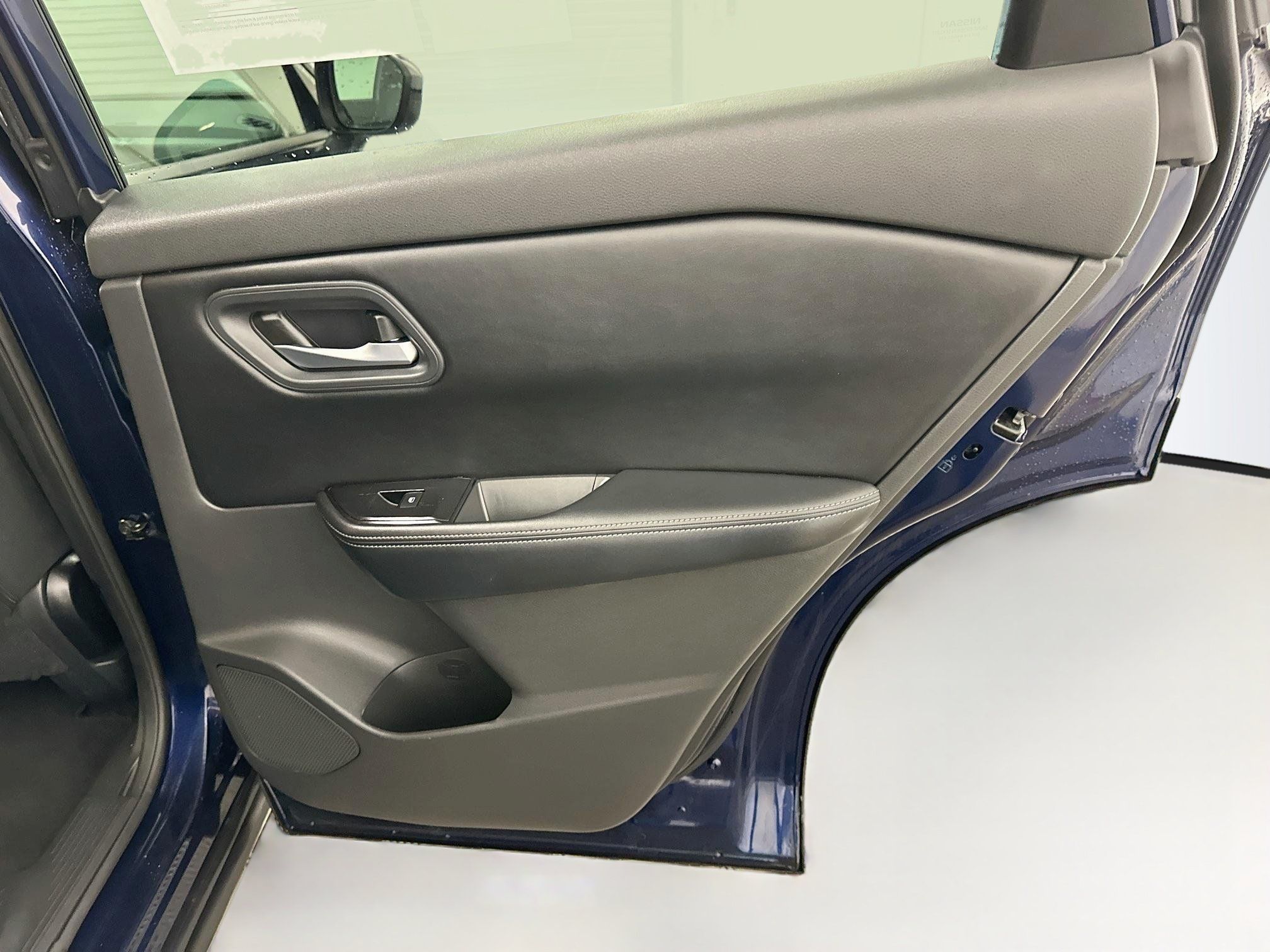 Used 2025 Nissan Rogue SV AWD/4WD image 31