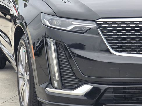 Used 2022 Cadillac XT6 Premium Luxury w/ Technology Package FWD image 7
