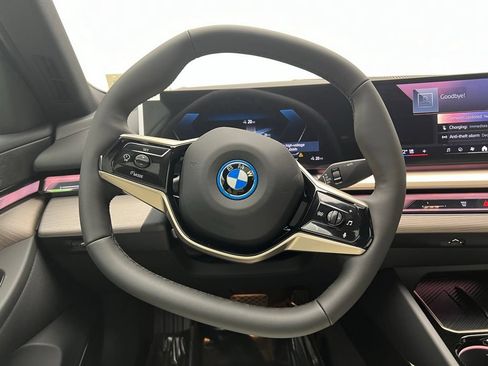 Used 2026 BMW i5 eDrive40 w/ Premium Package RWD image 16