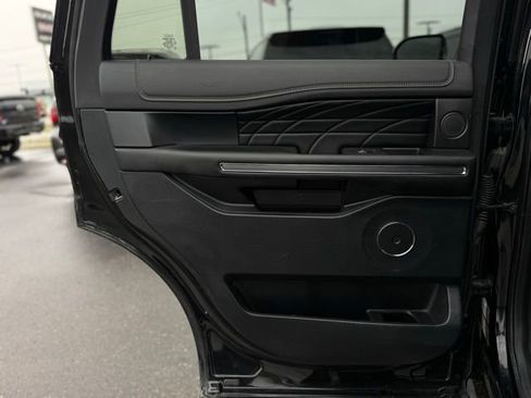 Certified 2019 Ford Expedition Platinum image 12