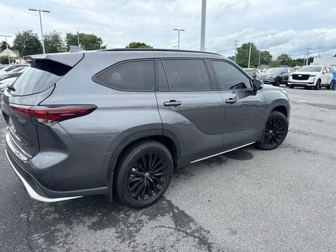 Used 2024 Toyota Highlander XSE AWD/4WD image 4