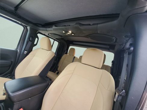 Used 2021 Jeep Gladiator Sport AWD/4WD image 17