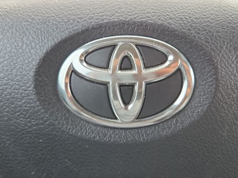 Used 2014 Toyota Camry LE FWD image 39