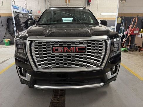 Used 2022 GMC Yukon Denali w/ Advanced Technology Package image 2
