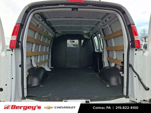 Used 2023 Chevrolet Express 2500 w/ Driver Convenience Package image 28