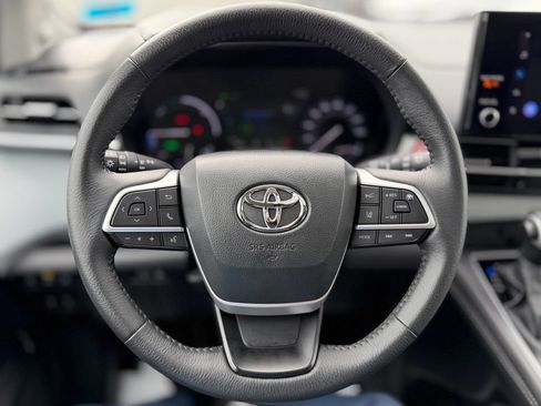 Certified 2025 Toyota Sienna XLE w/ XLE Plus Package AWD/4WD image 13