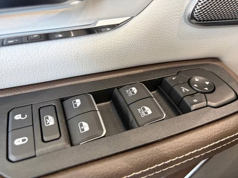 New 2026 RAM 1500 Laramie AWD/4WD image 17