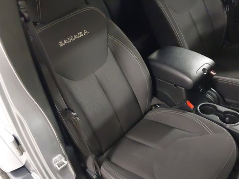 Used 2018 Jeep Wrangler Unlimited Sahara image 27