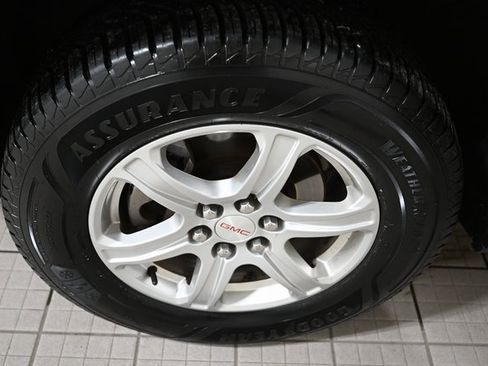 Used 2017 GMC Acadia SLE image 18