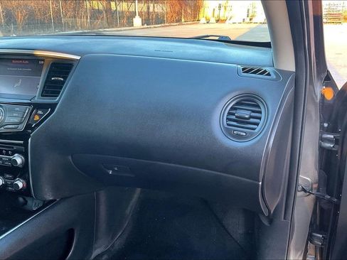 Used 2019 Nissan Pathfinder S image 15