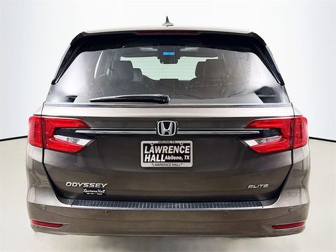 Used 2023 Honda Odyssey Elite image 5