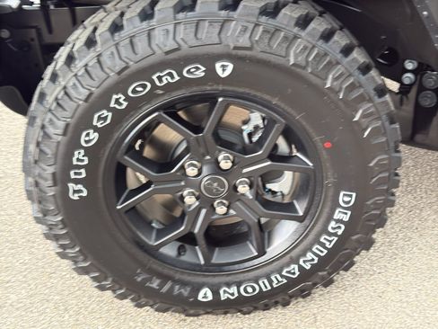 New 2026 Jeep Gladiator Sport AWD/4WD image 9