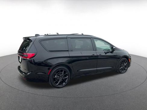 Used 2025 Chrysler Pacifica Limited FWD image 12