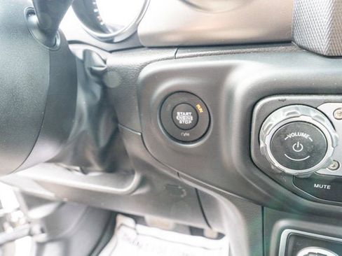 Certified 2023 Jeep Gladiator Sport AWD/4WD image 21