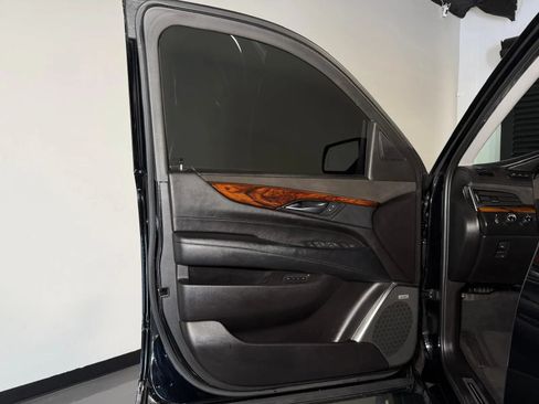 Used 2015 Cadillac Escalade ESV Premium AWD/4WD image 28