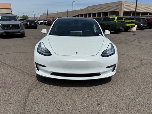 Used 2019 Tesla Model 3 Standard Range image 2