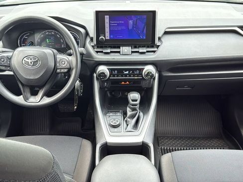 Used 2024 Toyota RAV4 LE AWD/4WD image 18