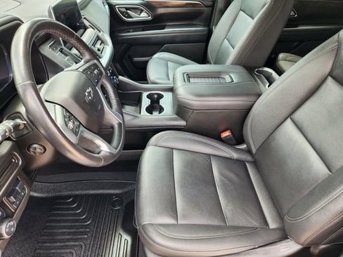 Used 2022 Chevrolet Suburban Z71 w/ Luxury Package AWD/4WD image 13