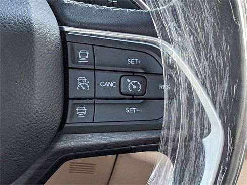 New 2025 Jeep Grand Cherokee Limited image 17