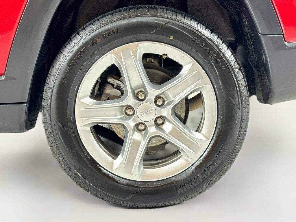 Used 2024 Jeep Compass Latitude AWD/4WD image 9
