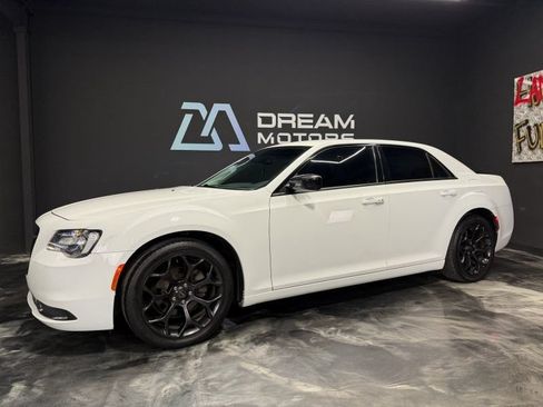 Used 2019 Chrysler 300 Touring w/ Sport Appearance Package RWD image 1