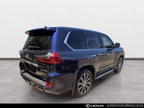 Used 2021 Lexus LX 570 4WD w/ Luxury Package image 3