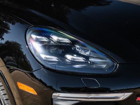 Used 2018 Porsche Cayenne Platinum Edition image 35