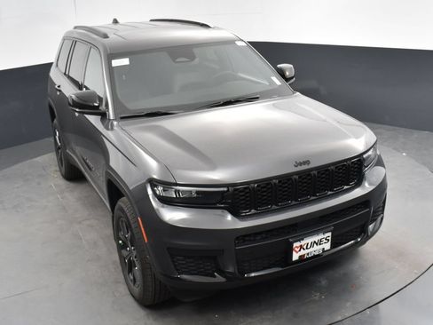 Used 2025 Jeep Grand Cherokee L Altitude AWD/4WD image 41