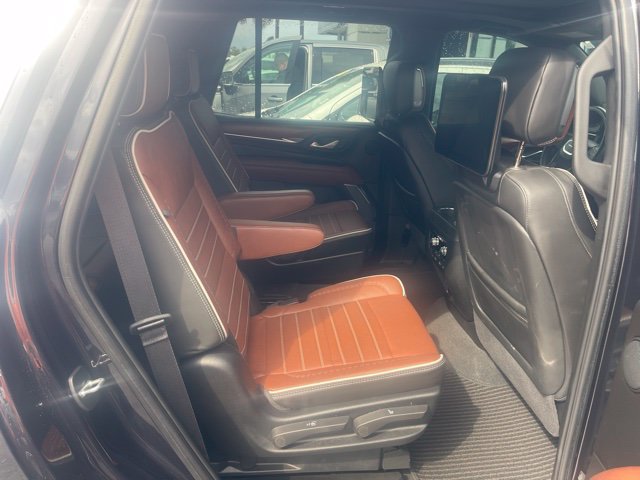 Used 2024 GMC Yukon Denali Ultimate AWD/4WD image 7
