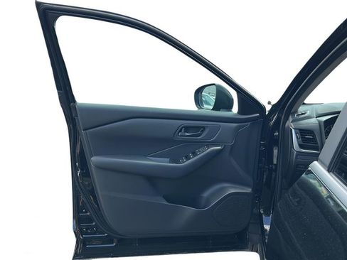 Used 2026 Nissan Rogue S FWD image 27