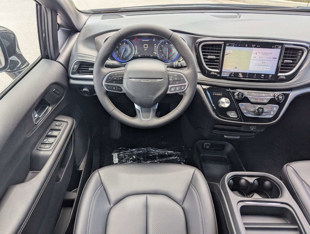 New 2027 Chrysler Pacifica Select w/ Family Tech Group FWD image 15