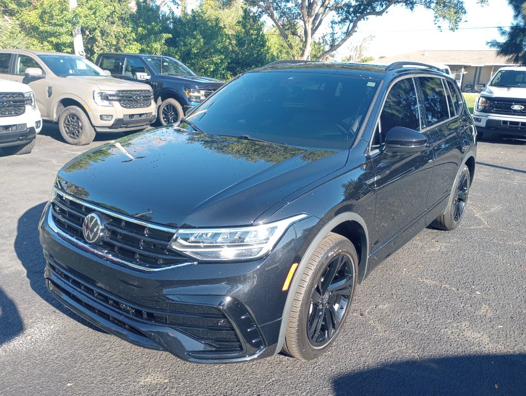 Used 2024 Volkswagen Tiguan SE R-Line FWD image 3