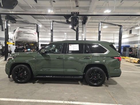 Used 2023 Toyota Sequoia SR5 image 6