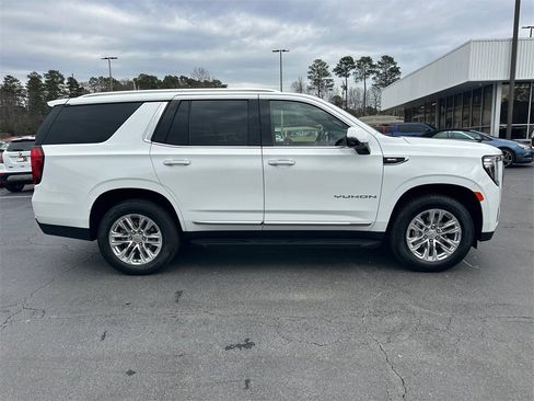 Used 2022 GMC Yukon SLT w/ SLT Premium Package image 5