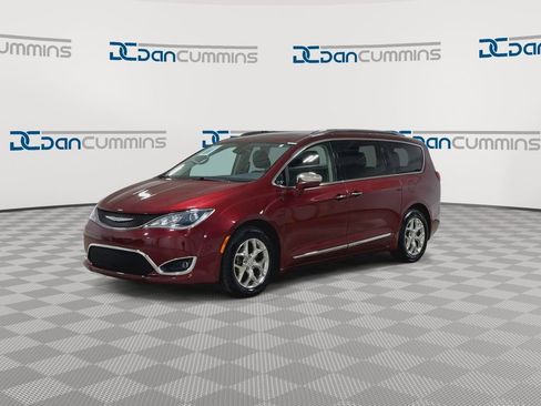 Used 2018 Chrysler Pacifica Limited image 4
