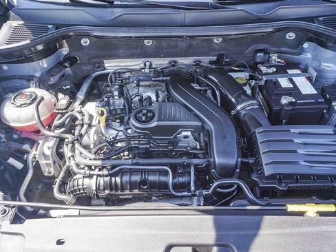 Used 2022 Volkswagen Taos SE image 25