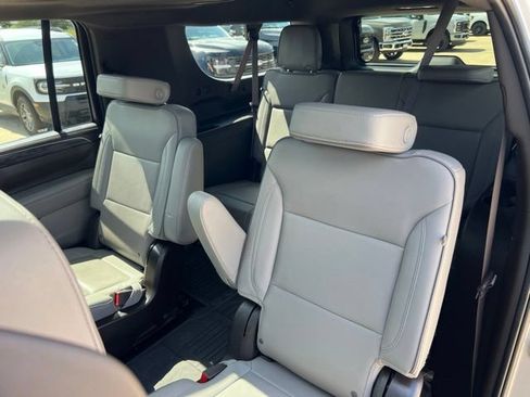 Used 2022 GMC Yukon XL SLT w/ SLT Premium Package AWD/4WD image 15