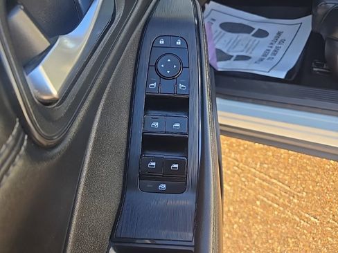 Used 2023 Nissan Rogue SV w/ SV Premium Package image 11