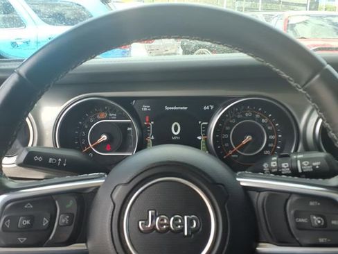 Used 2022 Jeep Wrangler Unlimited Sahara AWD/4WD image 16
