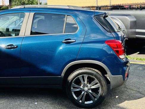 Used 2020 Chevrolet Trax LT w/ Sun & Sound Package AWD/4WD image 8