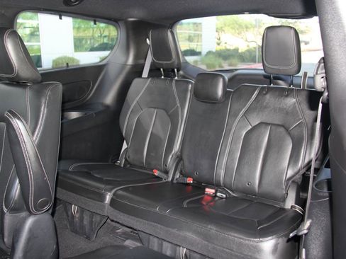 Used 2020 Chrysler Pacifica Touring-L w/ S Appearance Package FWD image 25