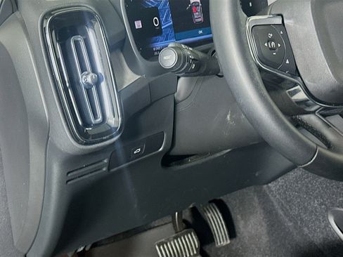 Used 2023 Volvo XC40 B5 Plus w/ Driver Assist Package AWD/4WD image 17