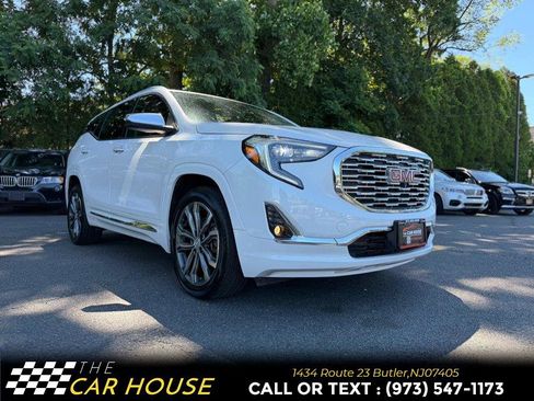 Used 2020 GMC Terrain Denali w/ Denali Premium Package FWD image 6