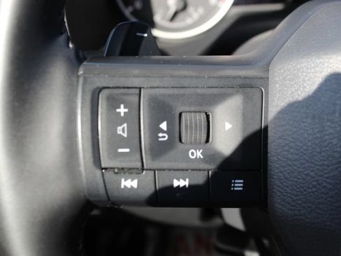 Used 2025 Nissan Rogue SV FWD image 19