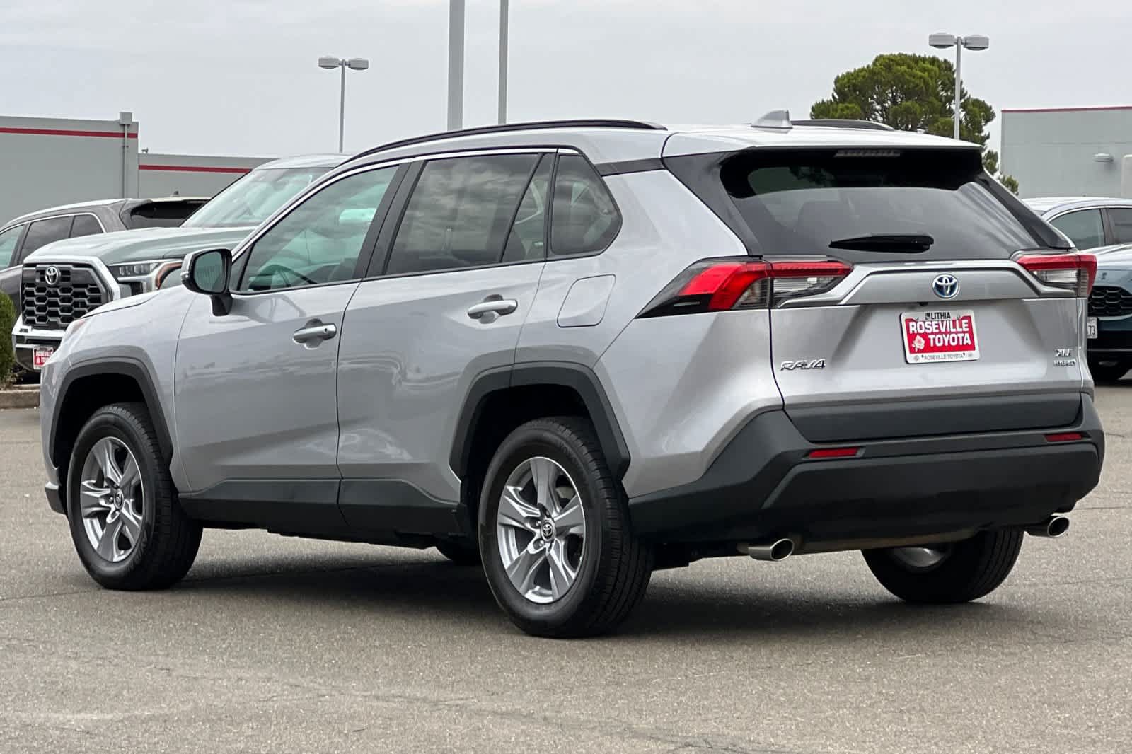 Used 2022 Toyota RAV4 XLE w/ Convenience Package AWD/4WD image 7