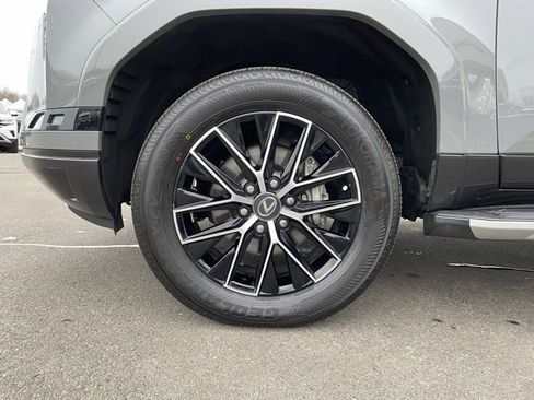 Used 2024 Lexus GX 550 image 32