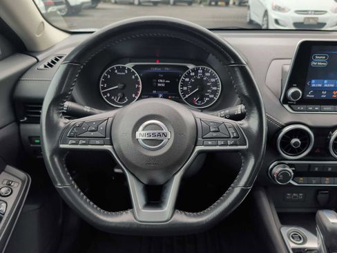 Used 2022 Nissan Sentra SV FWD image 11