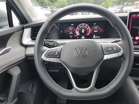 New 2025 Volkswagen Tiguan SE image 26